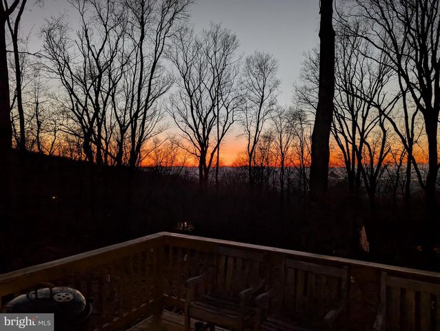 1099 HIGH TOP RD, Linden, VA 22642