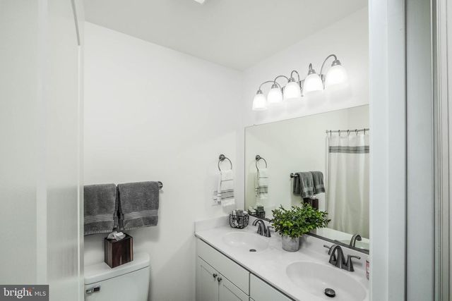 1099 HIGH TOP RD, Linden, VA 22642