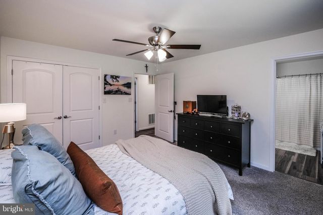1099 HIGH TOP RD, Linden, VA 22642