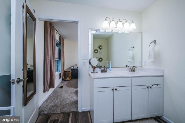 1099 HIGH TOP RD, Linden, VA 22642