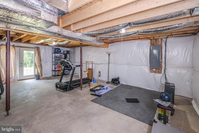 1099 HIGH TOP RD, Linden, VA 22642