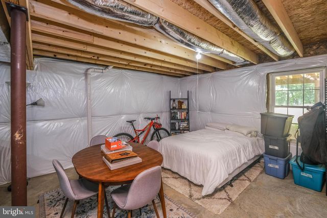 1099 HIGH TOP RD, Linden, VA 22642