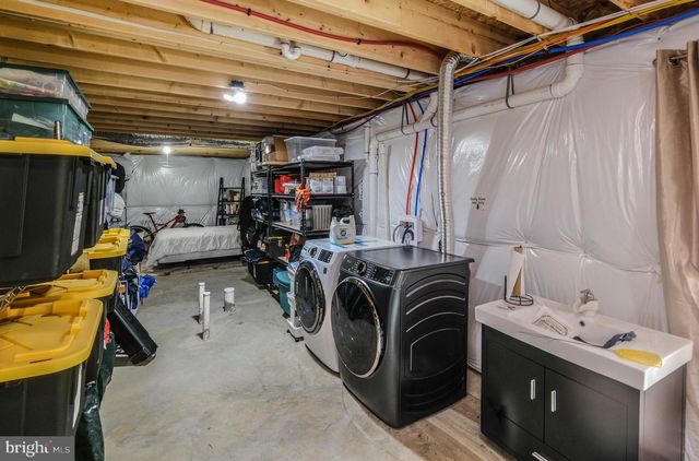 1099 HIGH TOP RD, Linden, VA 22642