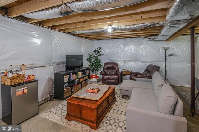 1099 HIGH TOP RD, Linden, VA 22642