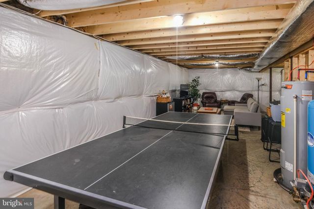 1099 HIGH TOP RD, Linden, VA 22642