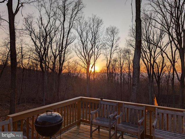1099 HIGH TOP RD, Linden, VA 22642