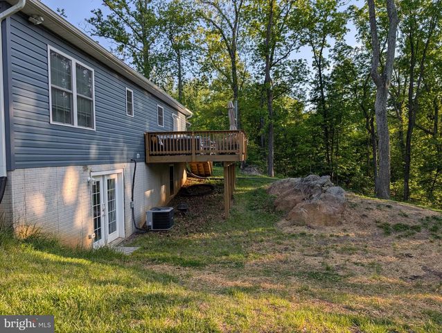 1099 HIGH TOP RD, Linden, VA 22642