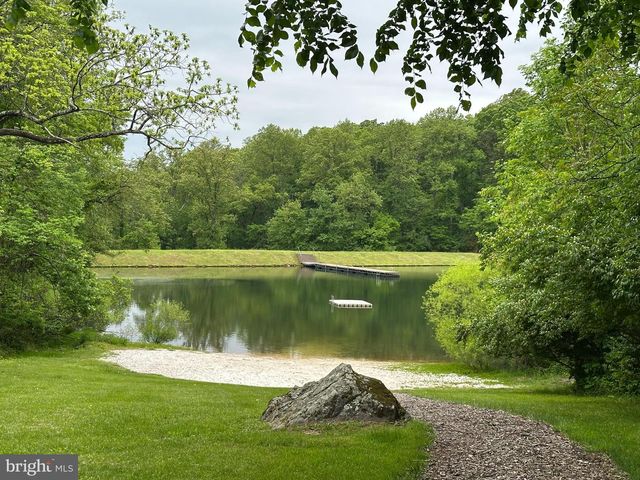 1099 HIGH TOP RD, Linden, VA 22642