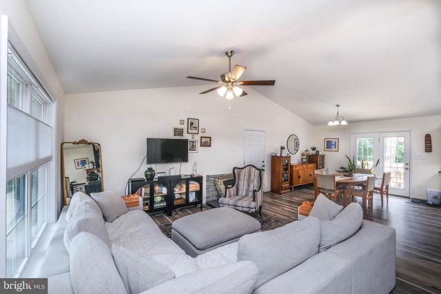 1099 HIGH TOP RD, Linden, VA 22642