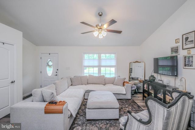 1099 HIGH TOP RD, Linden, VA 22642