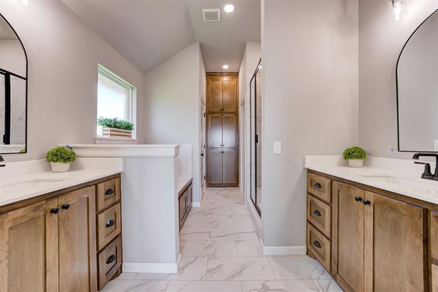 627 Honey Springs Lane, Shawnee, OK 74804