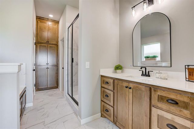 627 Honey Springs Lane, Shawnee, OK 74804