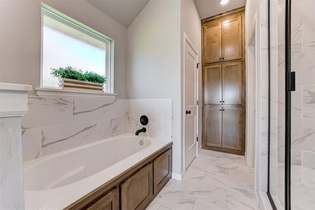 627 Honey Springs Lane, Shawnee, OK 74804