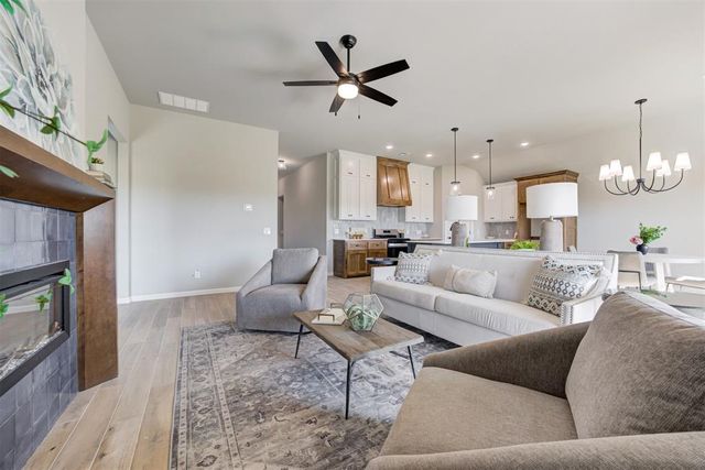 627 Honey Springs Lane, Shawnee, OK 74804