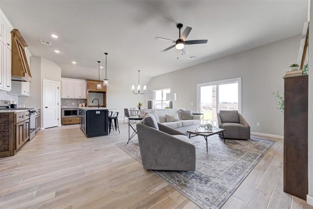 627 Honey Springs Lane, Shawnee, OK 74804