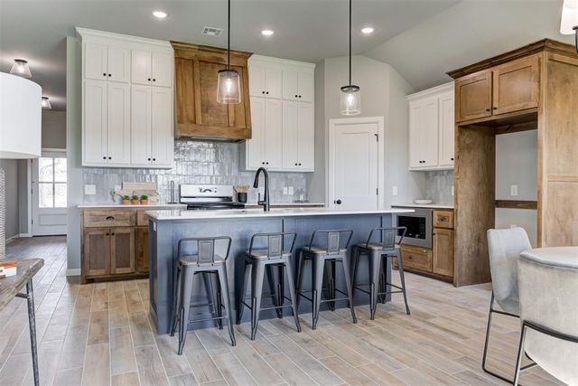 627 Honey Springs Lane, Shawnee, OK 74804