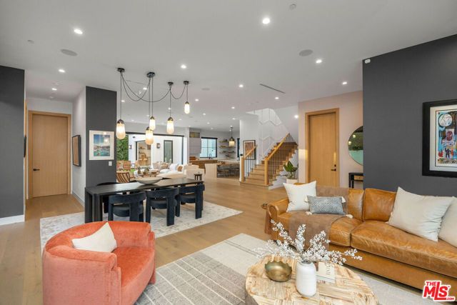 5003 Mammoth Avenue, Sherman Oaks, CA 91423