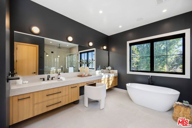 5003 Mammoth Avenue, Sherman Oaks, CA 91423