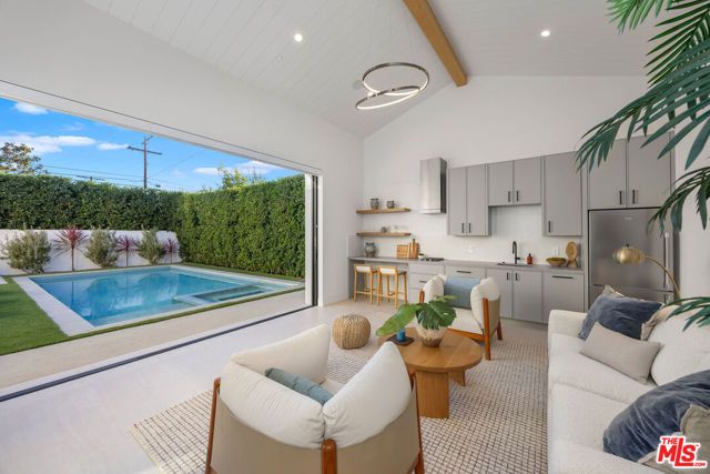 5003 Mammoth Avenue, Sherman Oaks, CA 91423