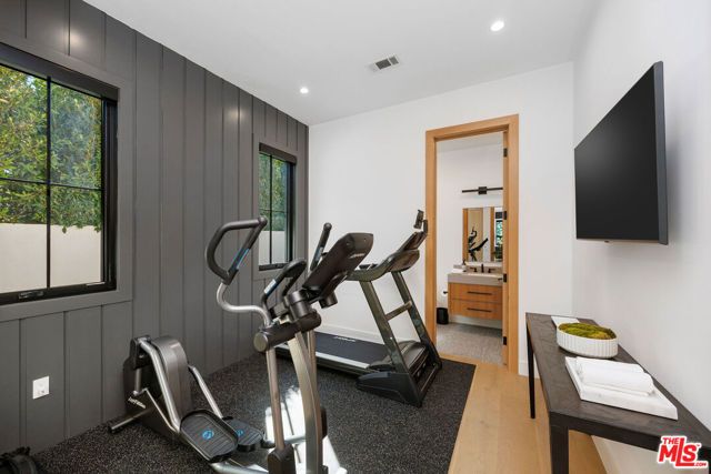 5003 Mammoth Avenue, Sherman Oaks, CA 91423