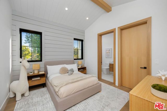 5003 Mammoth Avenue, Sherman Oaks, CA 91423