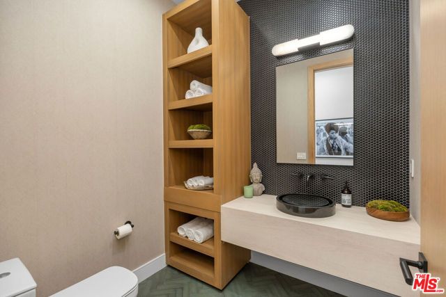 5003 Mammoth Avenue, Sherman Oaks, CA 91423