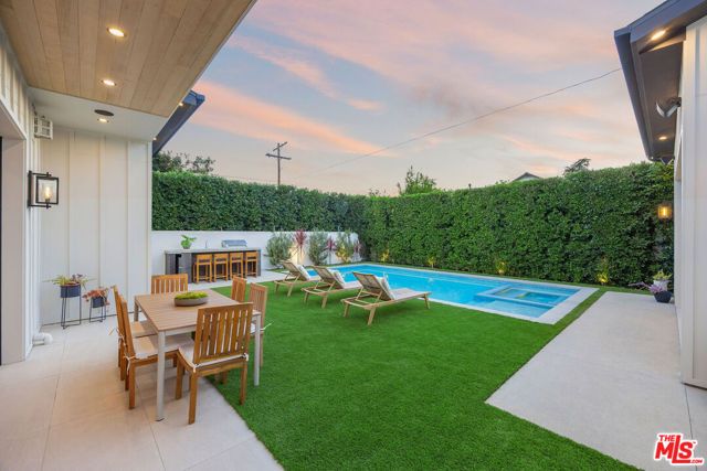 5003 Mammoth Avenue, Sherman Oaks, CA 91423