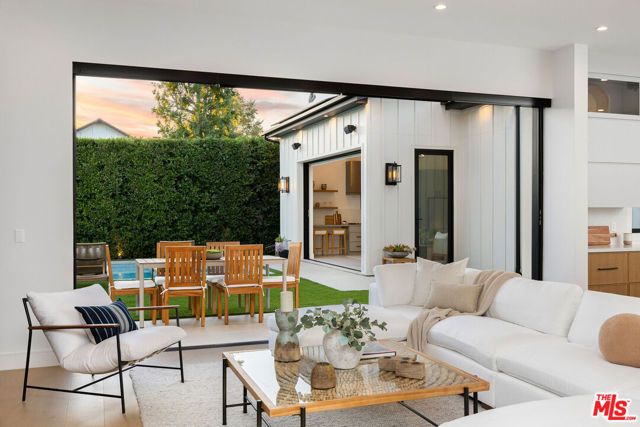 5003 Mammoth Avenue, Sherman Oaks, CA 91423