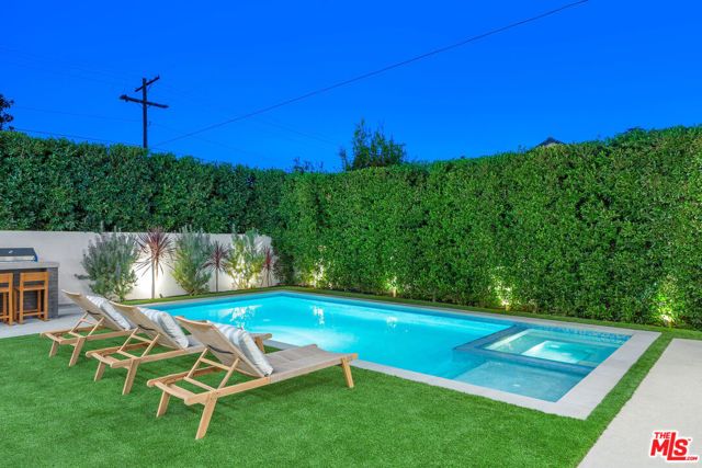 5003 Mammoth Avenue, Sherman Oaks, CA 91423