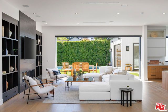 5003 Mammoth Avenue, Sherman Oaks, CA 91423