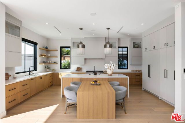 5003 Mammoth Avenue, Sherman Oaks, CA 91423