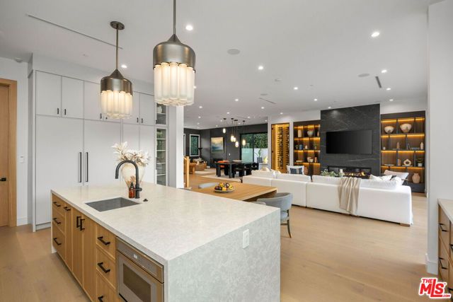 5003 Mammoth Avenue, Sherman Oaks, CA 91423