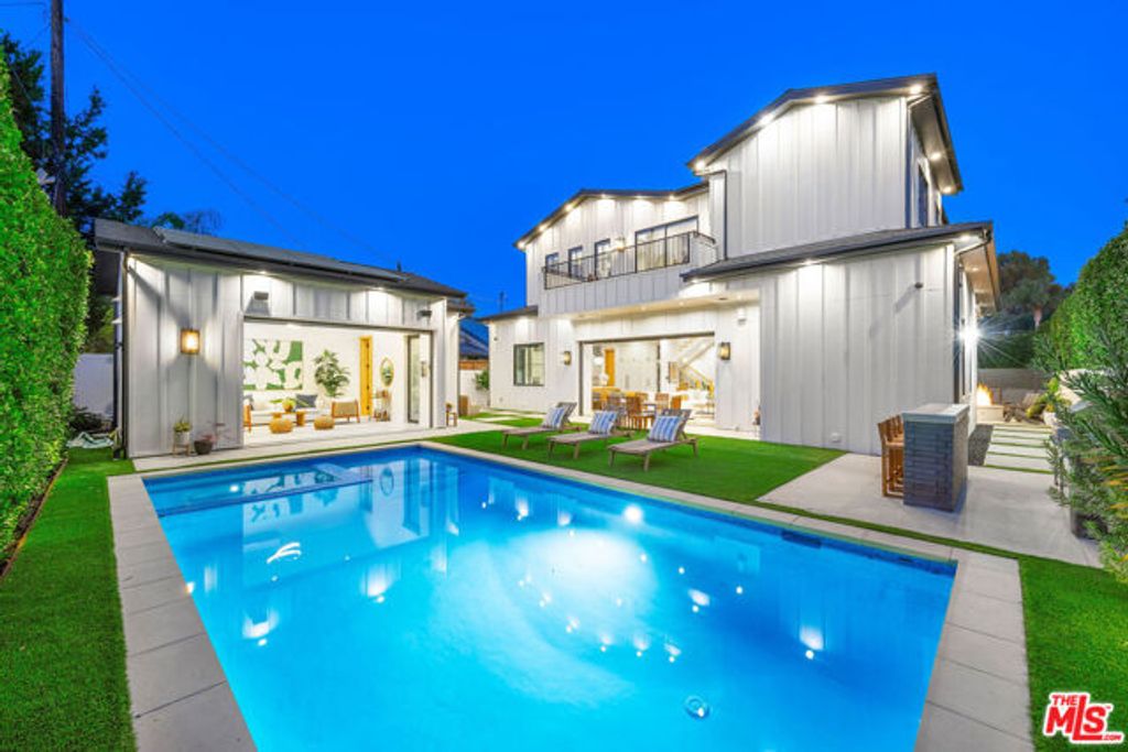 5003 Mammoth Avenue, Sherman Oaks, CA 91423