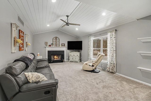 11500 Appaloosa Trail, Pinckney, MI 48169