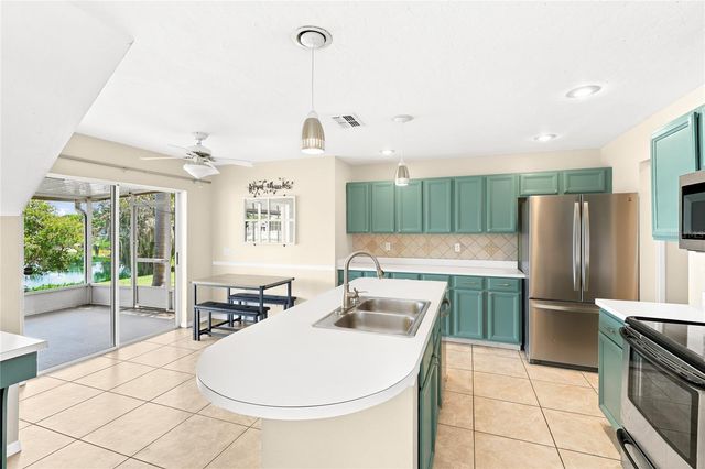4817 11TH AVENUE CIRCLE E, Bradenton, FL 34208