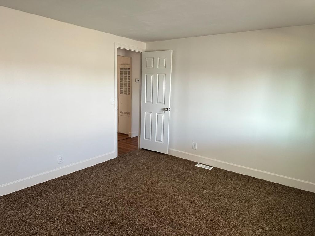 Image 18 of property listing at 3550 N Duke # 5, Fresno, CA 93727