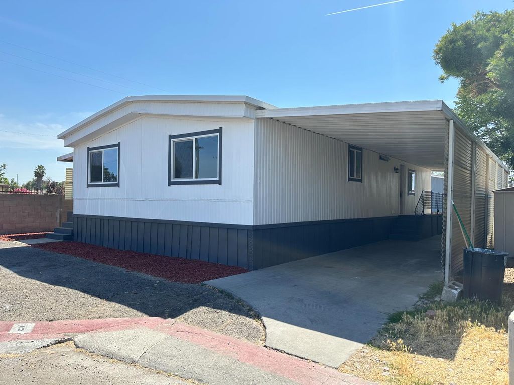 Image 2 of property listing at 3550 N Duke # 5, Fresno, CA 93727