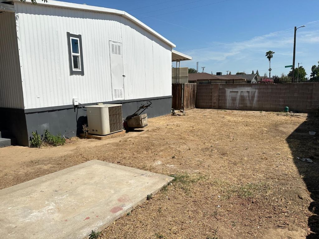 Image 24 of property listing at 3550 N Duke # 5, Fresno, CA 93727