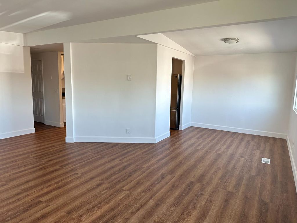 Image 3 of property listing at 3550 N Duke # 5, Fresno, CA 93727