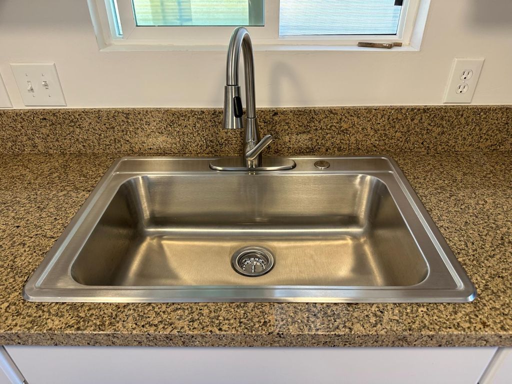 Image 6 of property listing at 3550 N Duke # 5, Fresno, CA 93727