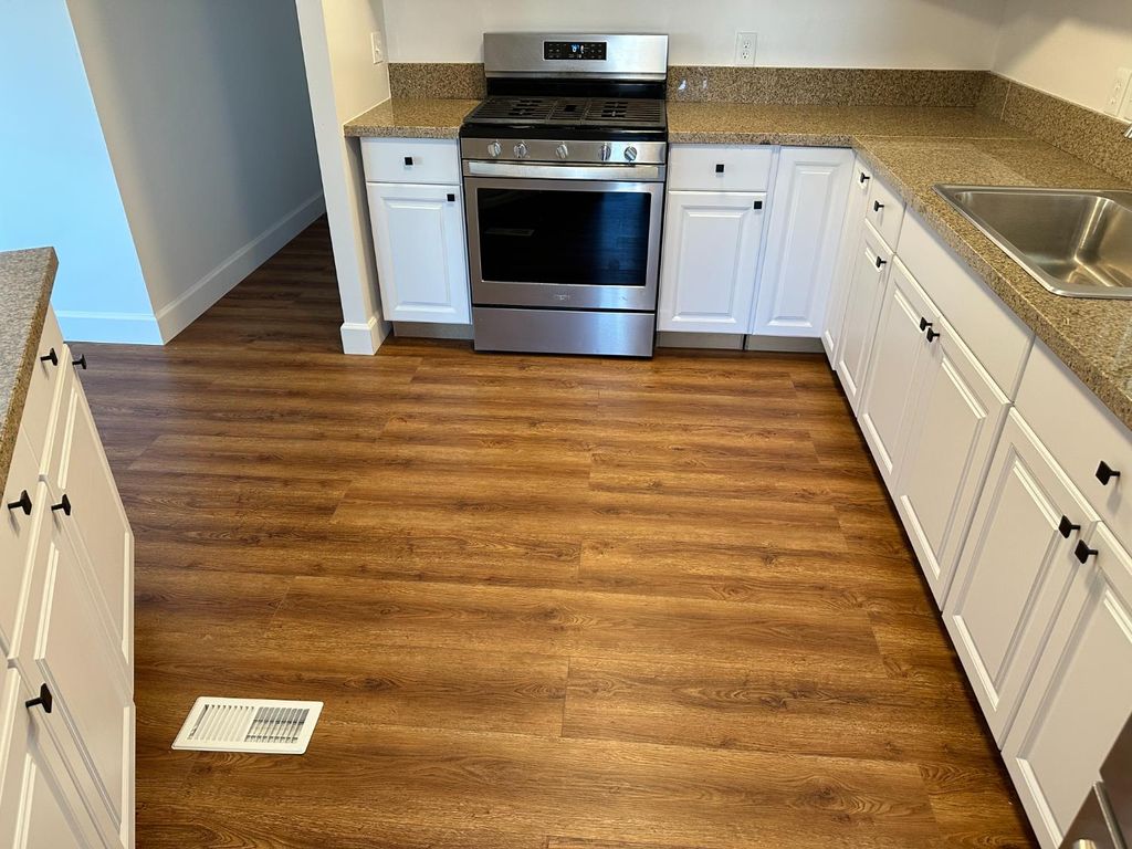 Image 9 of property listing at 3550 N Duke # 5, Fresno, CA 93727