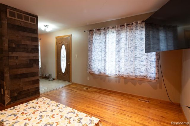 11666 Bora Court, Sterling Heights, MI 48312