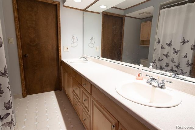 11666 Bora Court, Sterling Heights, MI 48312