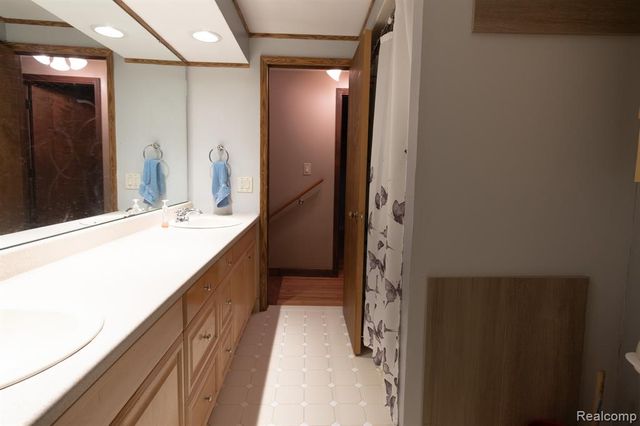 11666 Bora Court, Sterling Heights, MI 48312