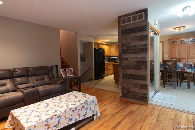 11666 Bora Court, Sterling Heights, MI 48312