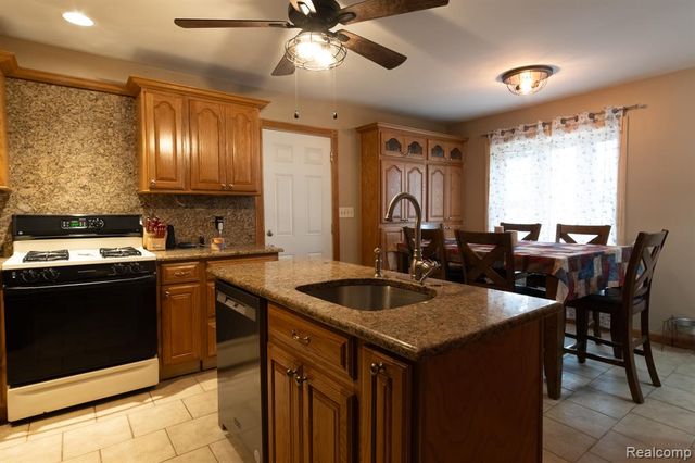 11666 Bora Court, Sterling Heights, MI 48312