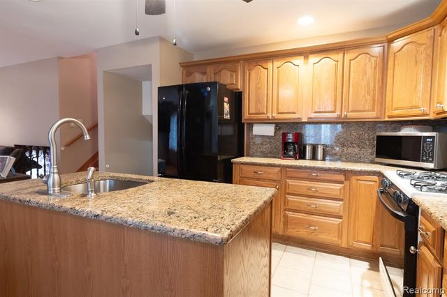 11666 Bora Court, Sterling Heights, MI 48312
