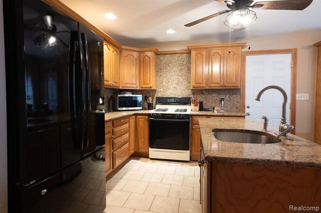 11666 Bora Court, Sterling Heights, MI 48312