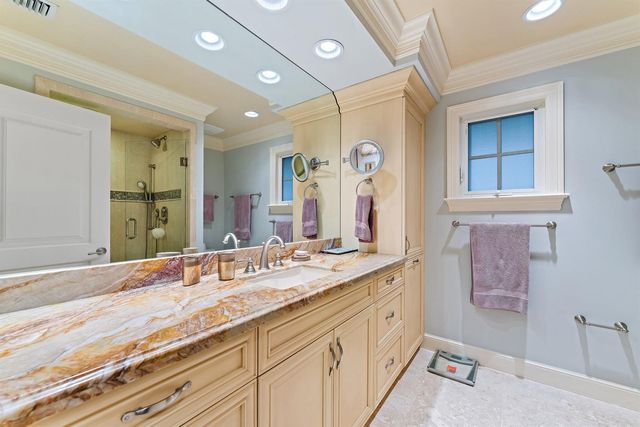 31 N Beach Road, Jupiter Island, FL 33455