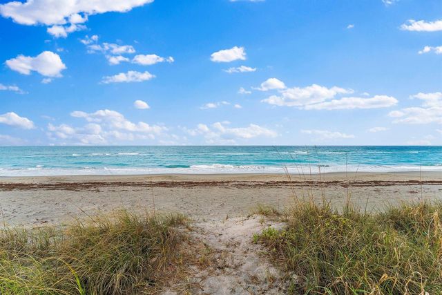 31 N Beach Road, Jupiter Island, FL 33455